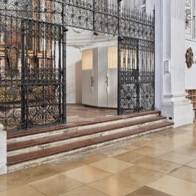 Jeden z nejvýznamnějších mnichovských kostelů dostal nové zpovědnice. Jezuitský kostel svatého Michaela postavený koncem 16. století se nově chlubí moderní architekturou, která je kontrapunktem k okolnímu velkolepému baroku.
Jeden z nejvýznamnějších mnichovských kostelů dostal nové zpovědnice. Jezuitský kostel svatého Michaela postavený koncem 16. století se nově chlubí moderní architekturou, která je kontrapunktem k okolnímu velkolepému baroku.