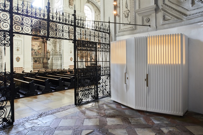 Jeden z nejvýznamnějších mnichovských kostelů dostal nové zpovědnice. Jezuitský kostel svatého Michaela postavený koncem 16. století se nově chlubí moderní architekturou, která je kontrapunktem k okolnímu velkolepému baroku.
