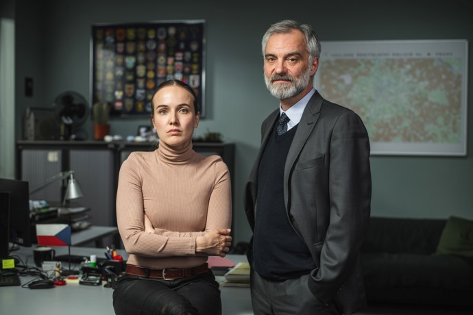 Docent

Zítra, 22. ledna, Česká televize uvede dlouho očekávaný seriál Docent. V něm se Ivan Trojan v roli docenta Stehlíka snaží jako specialista na psychologické profilování vrahů  být nápomocný kriminalistům.
