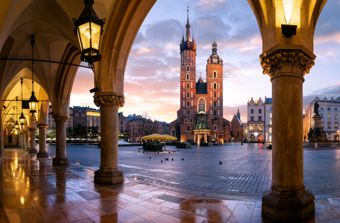 Polsko
Pokud hledáte cestovatelkou destinaci, která je „za humny“, pak v letošním roce vyrazte do Polska! Právě Polsko vnímá CNN Travel jako jednu z nejvyhledávanějších destinací pro rok 2023. Důvodů, proč se Polsko mezi cestovateli těší velké oblibě, je několik. Za prvé se vyplatí procestovat křížem krážem zajímavá města, jako je Varšava, Krakov, Gdaňsk, Vratislav nebo Poznaň. Stejně tak si ale o pozornost říká polská příroda nebo Baltské moře.
Polsko
Pokud hledáte cestovatelkou destinaci, která je „za humny“, pak v letošním roce vyrazte do Polska! Právě Polsko vnímá CNN Travel jako jednu z nejvyhledávanějších destinací pro rok 2023. Důvodů, proč se Polsko mezi cestovateli těší velké oblibě, je několik. Za prvé se vyplatí procestovat křížem krážem zajímavá města, jako je Varšava, Krakov, Gdaňsk, Vratislav nebo Poznaň. Stejně tak si ale o pozornost říká polská příroda nebo Baltské moře.
