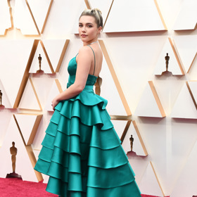Na předávání Oscarů v roce 2020 dorazila ve smaragdově zelených šatech od Louis Vuitton.
