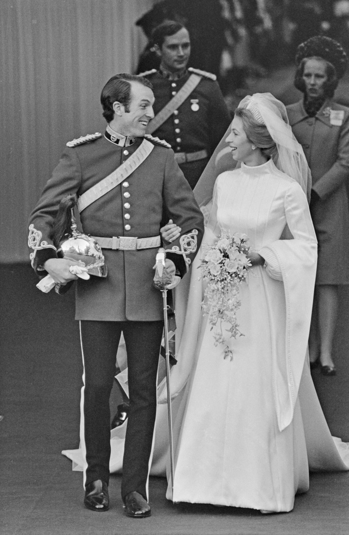 Princezna Anne a Mark Phillips

Jediná dcera královny Alžběty II. a prince Filipa, princezna Anne, se ve Westminsterském opatství v roce 1973 provdala za Marka Phillipse, poručíka 1. královské dragounské stráže. Princezna Anne se při plánování líbánek nechala inspirovat svou tetou, a rozhodla se, že také využije královskou jachtu Britannii. Na programu tedy nechyběla návštěva karibských ostrovů v čele s Barbadosem.
