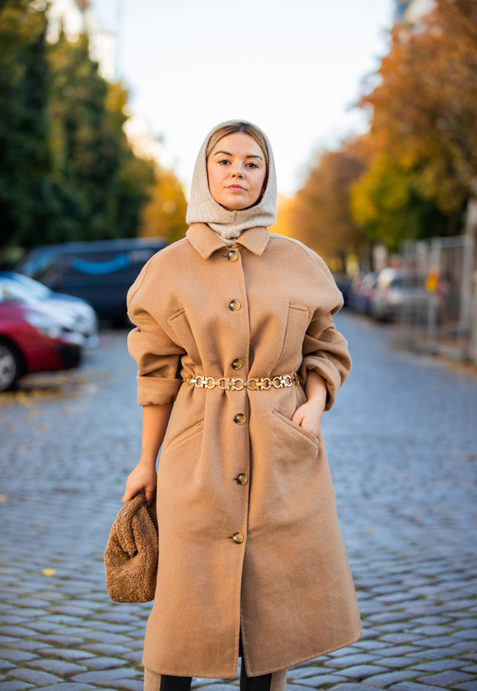 Amelie Stanescu oblékla kuklu Zara.
Amelie Stanescu oblékla kuklu Zara.