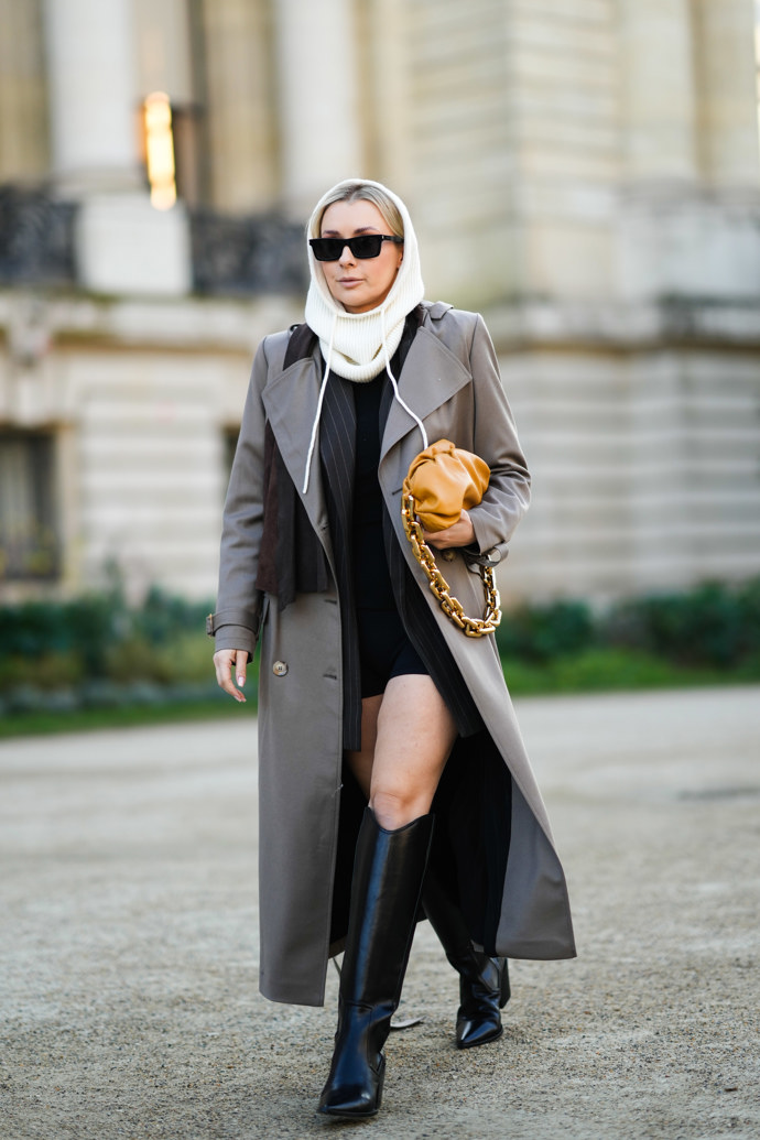Na loňském pařížském fashion weeku jste mohli zahlédnout Justynu Czerniak v bílé žebrované balaclavě.
Na loňském pařížském fashion weeku jste mohli zahlédnout Justynu Czerniak v bílé žebrované balaclavě.