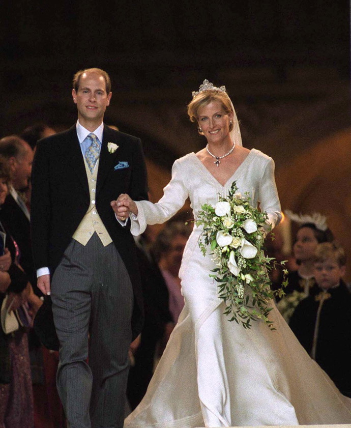 Princ Edward a Sophie Rhys-Jones

Nejmladší syn královny Alžběty II. se v červnu 1999 oženil se Sophií Rhys-Jones. Tento pár se rozhodl, že líbánky stráví v rodné zemi, a to konkrétně ve skotské chatě Birkhall. Jejich pobyt ve Skotsku trval pouhých devět dnů.
