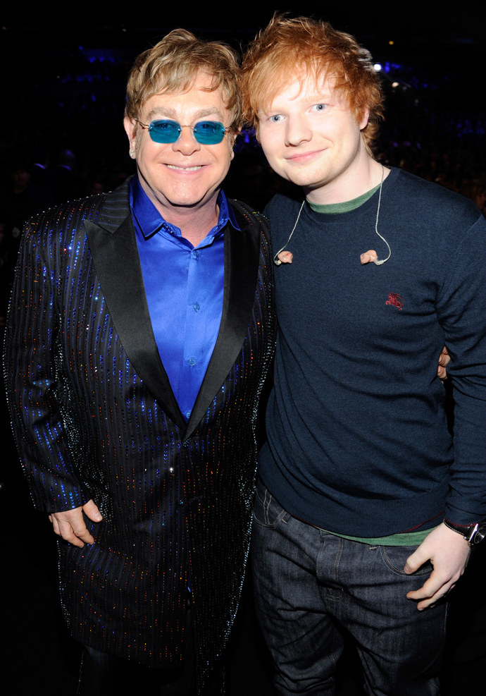 Elton John a Ed Sheeran
Nejenom, že spolu nazpívali v roce 2021 vánoční písničku. Také si každý den volají. Takové je přátelství Eda Sheerena a Eltona Johna.
Elton John a Ed Sheeran
Nejenom, že spolu nazpívali v roce 2021 vánoční písničku. Také si každý den volají. Takové je přátelství Eda Sheerena a Eltona Johna.