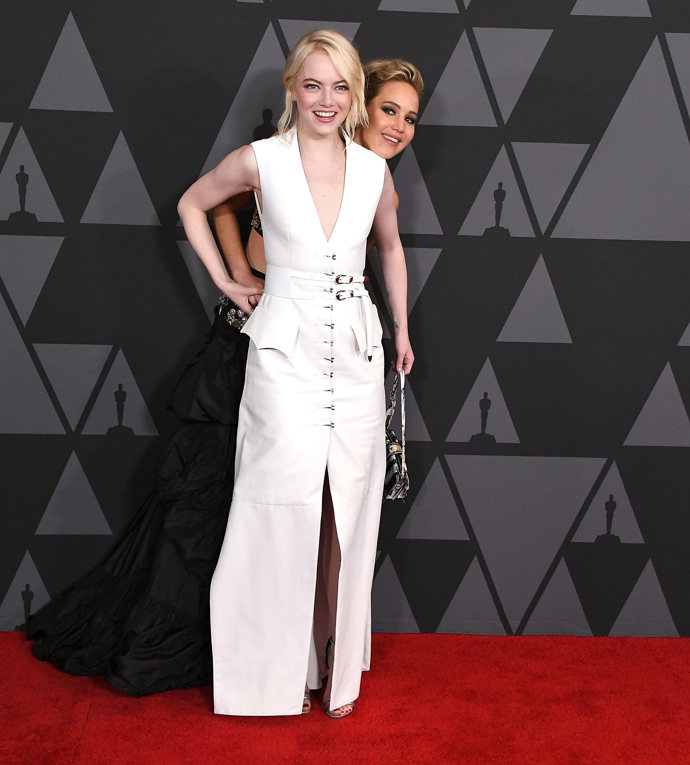 Emma Stone a Jennifer Lawrence
Emma Stone a Jennifer Lawrence si asi rok psaly a až poté se setkaly osobně. Nyní jsou kamarádkami asi 10 let.
Emma Stone a Jennifer Lawrence
Emma Stone a Jennifer Lawrence si asi rok psaly a až poté se setkaly osobně. Nyní jsou kamarádkami asi 10 let.