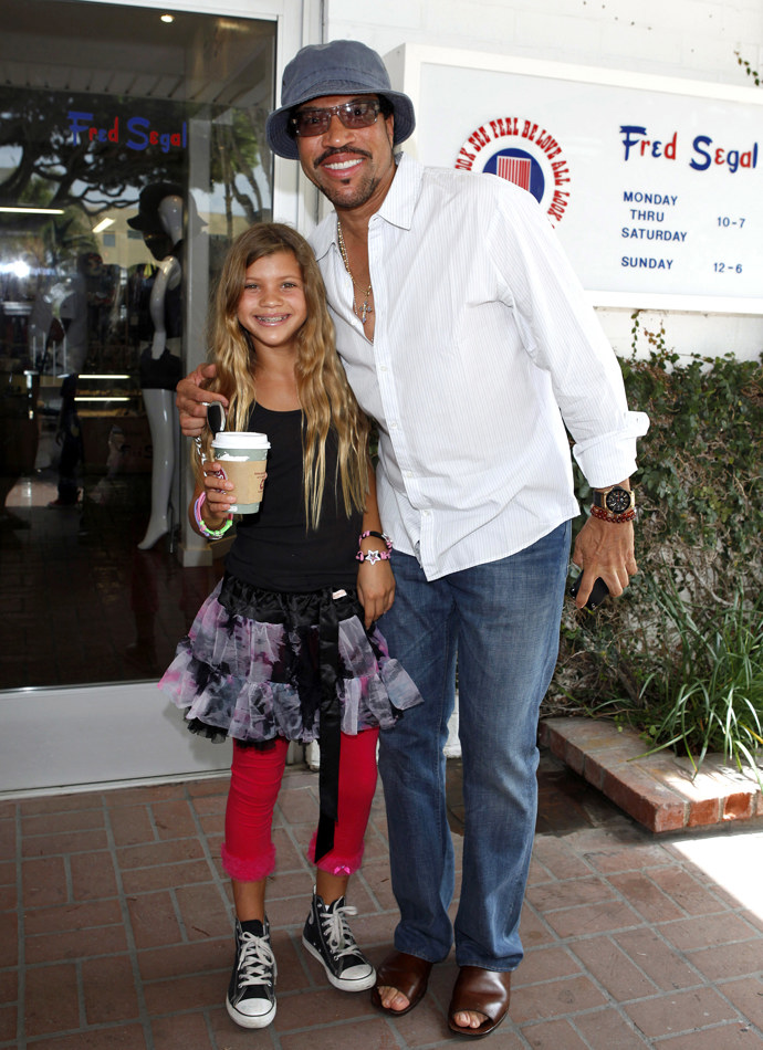 Lionel Richie se svou nejmladší dcerou Sophií v roce 2009.
