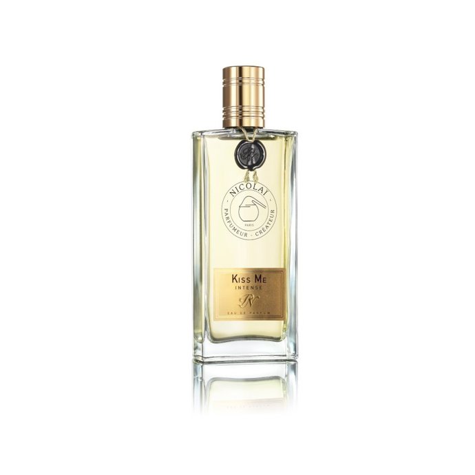 Kiss Me Intense, Nicolaï, (100 ml/ 5160 Kč)
Kiss Me Intense je milostným příběhem rafinovaného heliotropu. Jemný závoj elegantního květu pomerančovníku, ylangu, hořké mandle a špetky anýzu, které dodávají této vůni smyslné a jemné vibrace.
Kiss Me Intense, Nicolaï, (100 ml/ 5160 Kč)
Kiss Me Intense je milostným příběhem rafinovaného heliotropu. Jemný závoj elegantního květu pomerančovníku, ylangu, hořké mandle a špetky anýzu, které dodávají této vůni smyslné a jemné vibrace.