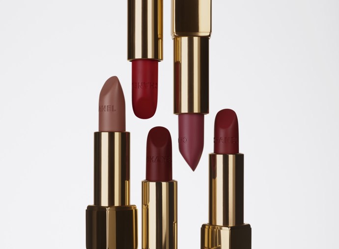 Zářivá matná rtěnka Rouge Allure Velvet, Chanel, 1147 Kč/kus
