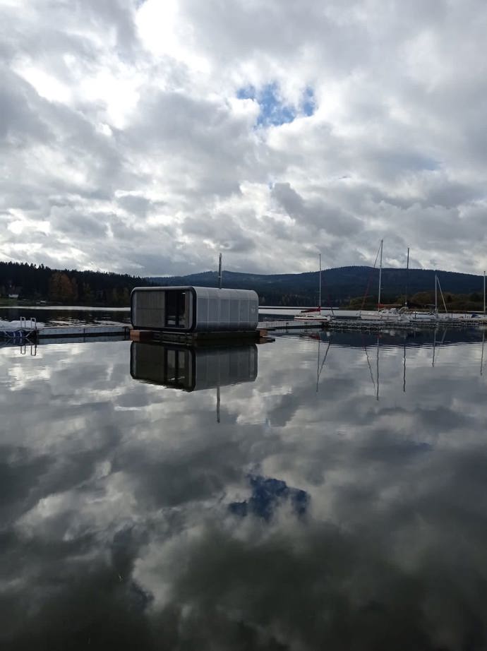 Lipno, kterému se říká české moře, bylo jednoznačnou volbou. Východ slunce a mlžný opar nad ranní vodní hladinou, stejně tak zapadající slunce s jedinečným výhledem je nezapomenutelným zážitkem.
Lipno, kterému se říká české moře, bylo jednoznačnou volbou. Východ slunce a mlžný opar nad ranní vodní hladinou, stejně tak zapadající slunce s jedinečným výhledem je nezapomenutelným zážitkem.