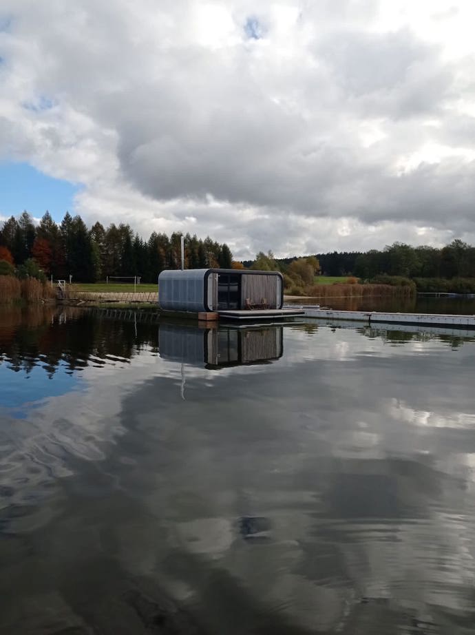 Lipno, kterému se říká české moře, bylo jednoznačnou volbou. Východ slunce a mlžný opar nad ranní vodní hladinou, stejně tak zapadající slunce s jedinečným výhledem je nezapomenutelným zážitkem.
Lipno, kterému se říká české moře, bylo jednoznačnou volbou. Východ slunce a mlžný opar nad ranní vodní hladinou, stejně tak zapadající slunce s jedinečným výhledem je nezapomenutelným zážitkem.