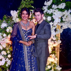 Priyanka Chopra

Velkolepá svatba bollywoodské herečky Priyanky Chopry se neobešla bez mnoha krásných šatů. A rozhodně mezi nimi nechyběla ani tato modrá róba. 

 

