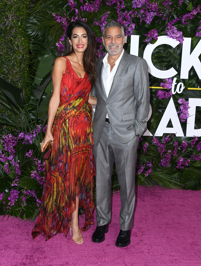 Další z odvážných šatů, po kterých sáhla Amal Clooney.
Další z odvážných šatů, po kterých sáhla Amal Clooney.