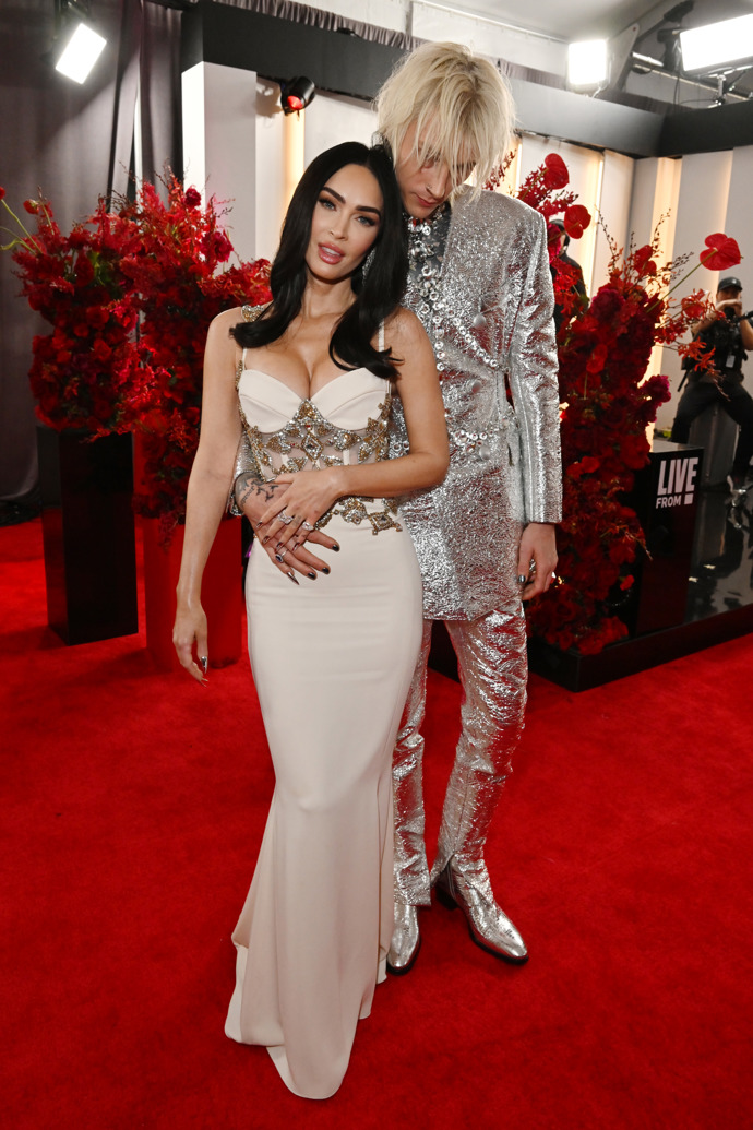 Na předávání cen Grammy nechyběla ani Megan Fox s partnerem Machine Gun Kelly. Meghan protentokrát oblékla šaty od Zuhaira Murada.
Na předávání cen Grammy nechyběla ani Megan Fox s partnerem Machine Gun Kelly. Meghan protentokrát oblékla šaty od Zuhaira Murada.