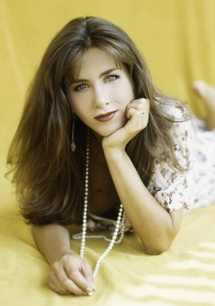 V roce 1981 měla Jennifer Aniston velmi tmavé vlasy. 

