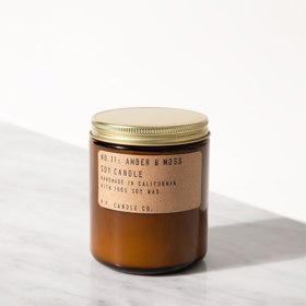 Přírodní, netoxické svíčka Amber & Moss je vyrobena ze sójového vosku a ovoněna esenciálními oleji.

P.F. Candle Co., NILA, 749 Kč
