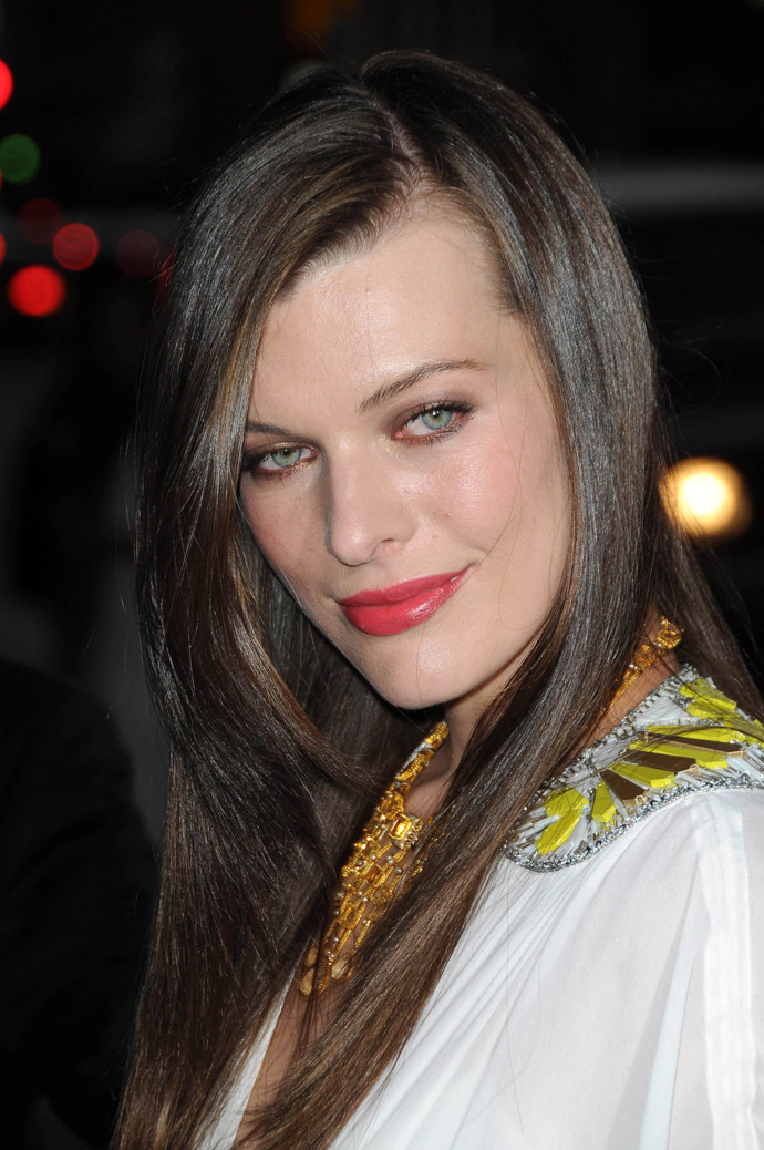 Milla Jovovich během let