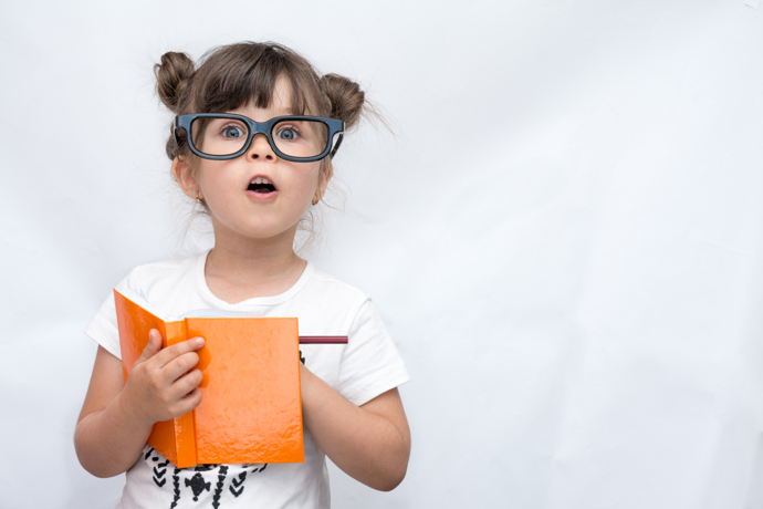 Inteligenci má spoustu dětí převážně po mamince. Může za to převaha ženských chromozomů X, které inteligenční geny nesou.
Inteligenci má spoustu dětí převážně po mamince. Může za to převaha ženských chromozomů X, které inteligenční geny nesou.