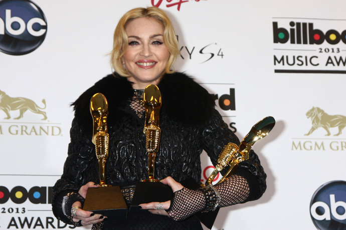 V posledních letech je Madonna už výlučně blondýnkou, maximálně se uchýlí na čas k nějakému bláznivému barevnému experimentu
V posledních letech je Madonna už výlučně blondýnkou, maximálně se uchýlí na čas k nějakému bláznivému barevnému experimentu