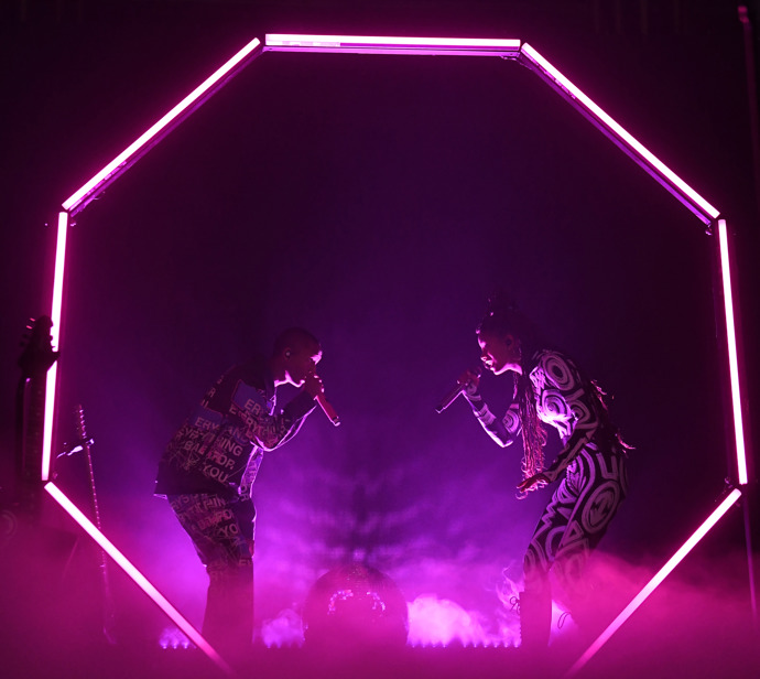 Jaden a Willow Smithovi (děti Willa Smitha)

Jaden a Willow Smithovi se po vzoru otce věnují zpěvu a herectví. Jsou však známí sami za sebe, zejména v mladší generaci.
