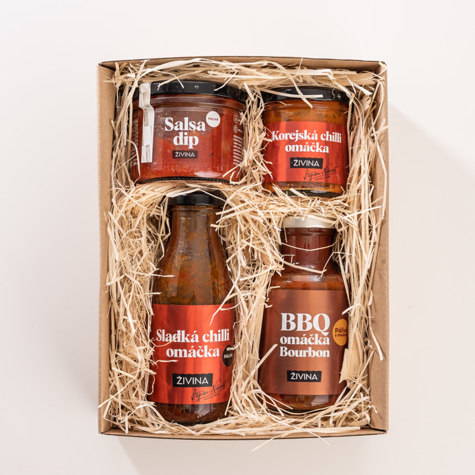 Pro ty, kteří si chtějí svátek všech zamilovaných okořenit, je připravený balíček Chilli & chill. Obsahuje pálivý Salsa dip, na kterém si můžete bez výčitek pochutnat třeba s nachos. Korejská chilli omáčka dodá tu správnou chuť každému jídlu. Sladká chilli omáčka v pálivější verzi se zase skvěle hodí k marinování kuřete. Pálivou BBQ omáčku Bourbon s medem uvítají zase všichni nadšenci grilování.
Živina, 599 Kč
Pro ty, kteří si chtějí svátek všech zamilovaných okořenit, je připravený balíček Chilli & chill. Obsahuje pálivý Salsa dip, na kterém si můžete bez výčitek pochutnat třeba s nachos. Korejská chilli omáčka dodá tu správnou chuť každému jídlu. Sladká chilli omáčka v pálivější verzi se zase skvěle hodí k marinování kuřete. Pálivou BBQ omáčku Bourbon s medem uvítají zase všichni nadšenci grilování.
Živina, 599 Kč