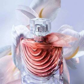 La Vie Est Belle Iris Absolu, Lancôme, 30 ml, 2010 Kč. Pokud během Dnů Marianne nakoupíte produkty Lancôme nad 2490 Kč, získáte k nákupu set tří miniatur a kosmetickou taštičku.
La Vie Est Belle Iris Absolu, Lancôme, 30 ml, 2010 Kč. Pokud během Dnů Marianne nakoupíte produkty Lancôme nad 2490 Kč, získáte k nákupu set tří miniatur a kosmetickou taštičku.