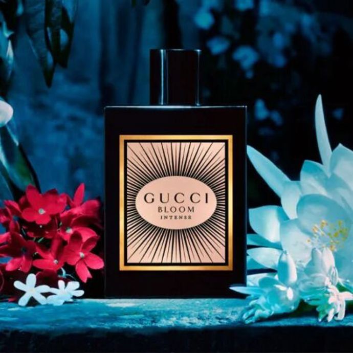 Gucci Bloom Intense, Gucci, 50 ml, 3350 Kč. Parfém můžete během Dnů Marianne koupit např. v síti Marionnaud, kde při koupi 2 a více produktů získáte slevu 25 %. 
