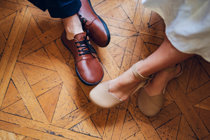 dámské střevíčky Ballerina, 2690 Kč, a pánské polobotky Bindu, 2990 Kč, Ahinsa shoes – během Dnů Marianne seženete se slevou 25 %
dámské střevíčky Ballerina, 2690 Kč, a pánské polobotky Bindu, 2990 Kč, Ahinsa shoes – během Dnů Marianne seženete se slevou 25 %