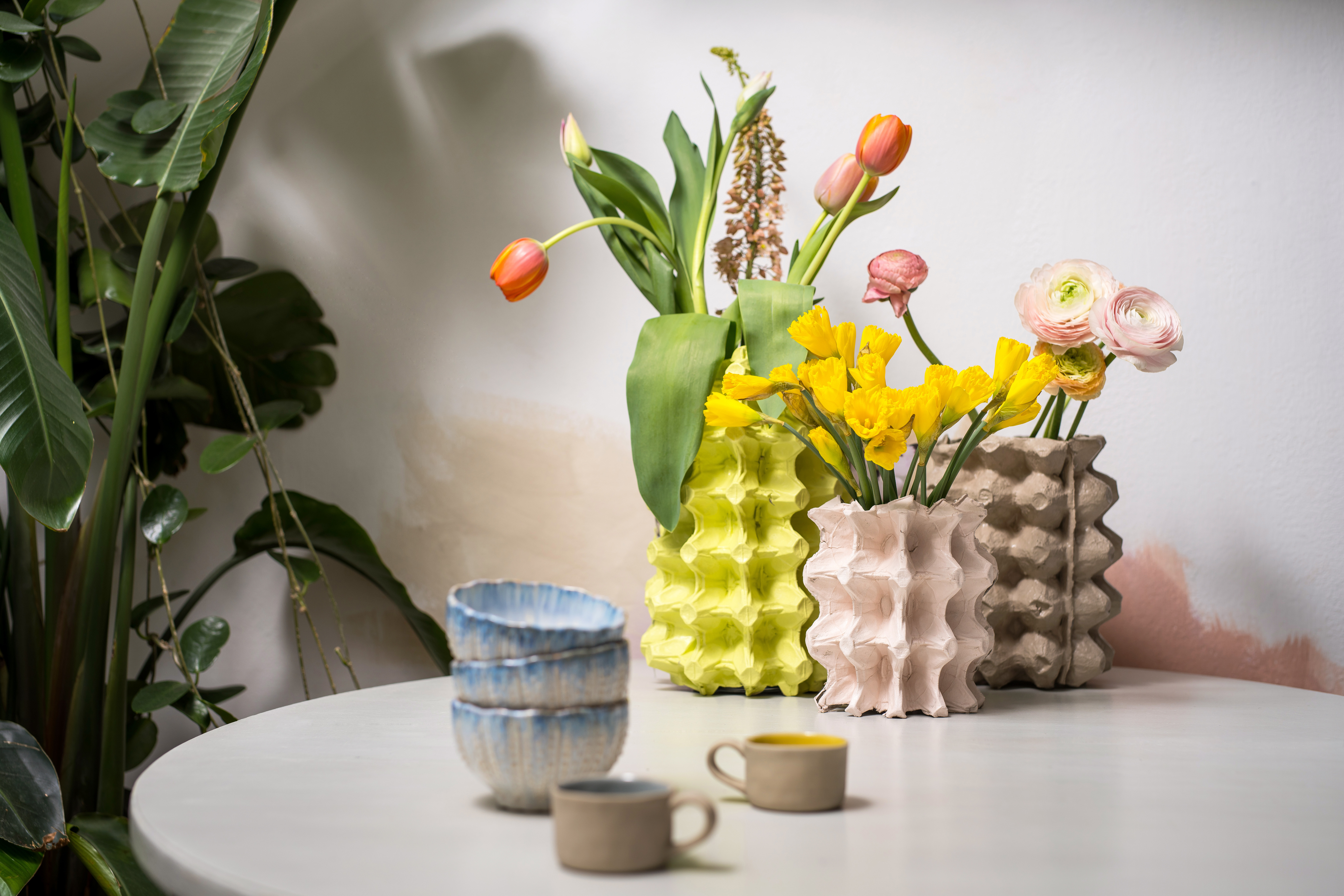 Do vázy naaranžujte řezané tulipány, narcisy, hyacinty nebo frézie a užívejte si svou vlastnoručně vyrobenou jarní dekoraci!