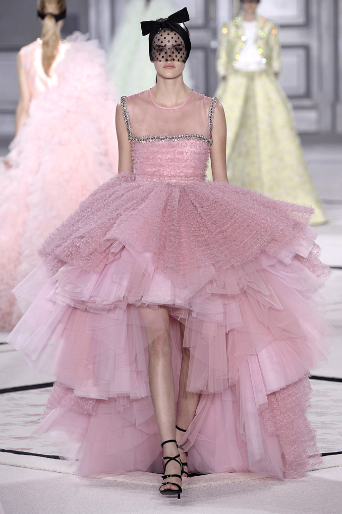 Barva cukrové vaty, Barbie look a vše nadýchané a princeznovské, to jsou největší módní hity tohoto jara.
Barva cukrové vaty, Barbie look a vše nadýchané a princeznovské, to jsou největší módní hity tohoto jara.