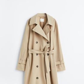 Béžový trenčkot, H&M, 1299 Kč. Během Dnů Marianne platí v H&M sleva 20 % na nezlevněné kousky. 
