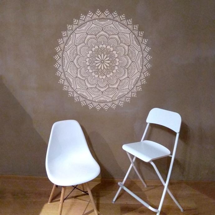Galerie: Mandaly rozzáří fádní stěny Galerie: Mandaly rozzáří fádní stěny