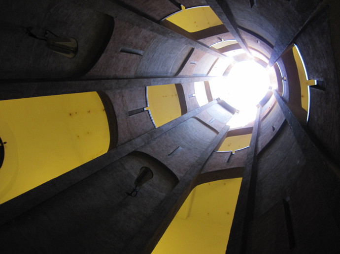 Starou cementárnu si přetvořil na bydlení a jedná se o jeden z největších architektonických skvostů současnosti.
