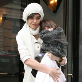 Katie Holmes prý chtěla dceru chránit před vlivem scientologické církve.
