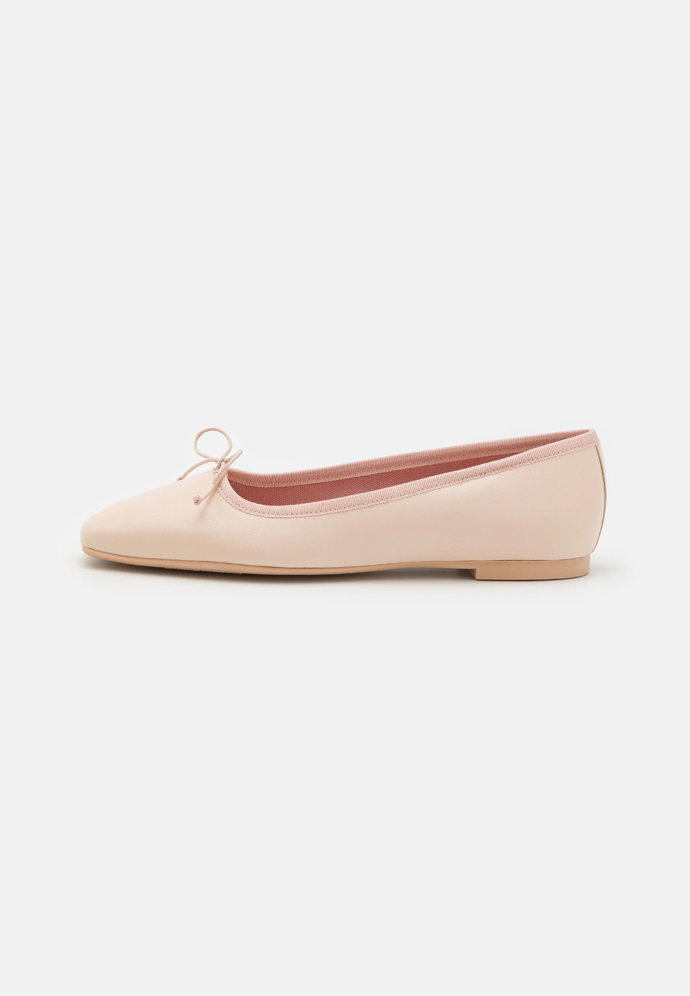 Baleríny Pretty Ballerinas, Zalando, 4300 Kč
Baleríny Pretty Ballerinas, Zalando, 4300 Kč