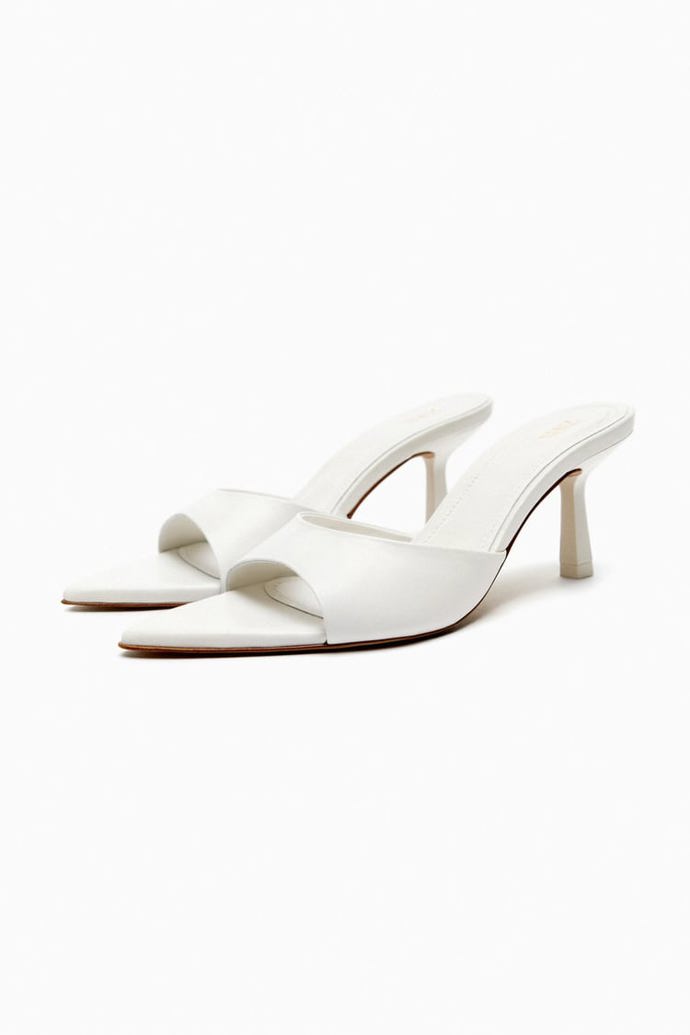 Bílé sandálky, Zara, 1299 Kč
Bílé sandálky, Zara, 1299 Kč