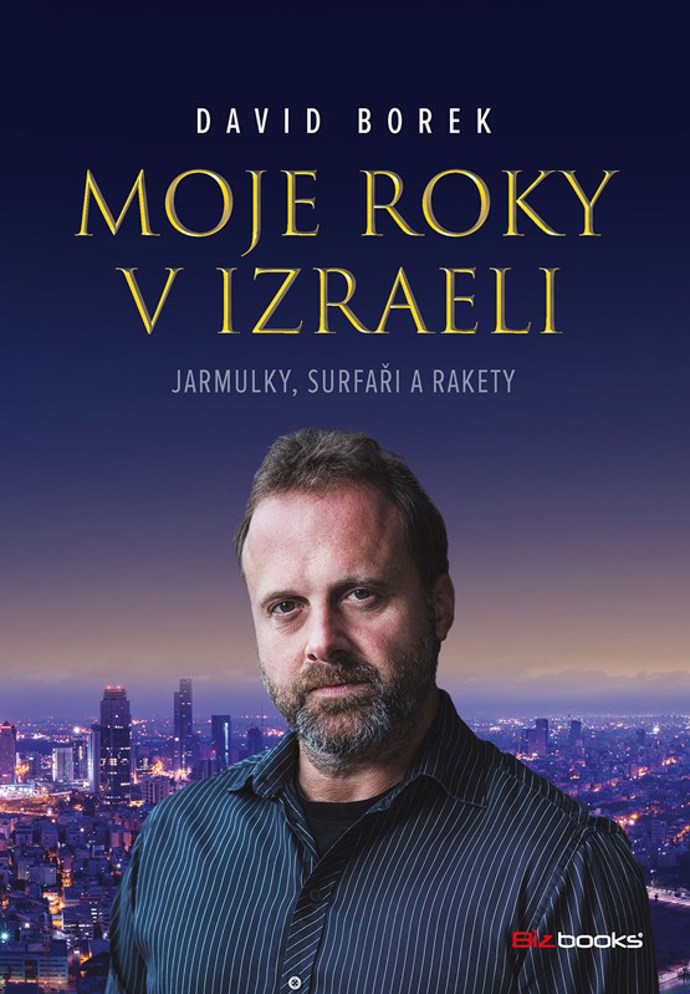 Moje roky v Izraeli, David Borek
„Čechy zajímá Izrael. Kdoví, možná trochu i proto, že tu zemi není úplně snadné pochopit. Čím víc toho víte, tím míň tomu rozumíte. Moje publikace je pokusem, jak to všechno rozmotat, pojmenovat a vysvětlit. A k tomu ještě přidat i něco o mně a mé práci“, říká David Borek a pokračuje: „Mojí pracovní metodou je upřímnost k sobě i okolí, odpor k patosu. Zálibu v pozorování svého okolí jsem asi získal prací v televizi. Rád sleduji a snažím se nepohoršovat se nad pošetilostmi a nebojovat cizí bitvy.“
Během Dnů Marianne koupíte ty nejkrásnější knihy na albatrosmedia.cz se slevou 30 % z běžné ceny a s dárkem.
Moje roky v Izraeli, David Borek
„Čechy zajímá Izrael. Kdoví, možná trochu i proto, že tu zemi není úplně snadné pochopit. Čím víc toho víte, tím míň tomu rozumíte. Moje publikace je pokusem, jak to všechno rozmotat, pojmenovat a vysvětlit. A k tomu ještě přidat i něco o mně a mé práci“, říká David Borek a pokračuje: „Mojí pracovní metodou je upřímnost k sobě i okolí, odpor k patosu. Zálibu v pozorování svého okolí jsem asi získal prací v televizi. Rád sleduji a snažím se nepohoršovat se nad pošetilostmi a nebojovat cizí bitvy.“
Během Dnů Marianne koupíte ty nejkrásnější knihy na albatrosmedia.cz se slevou 30 % z běžné ceny a s dárkem.