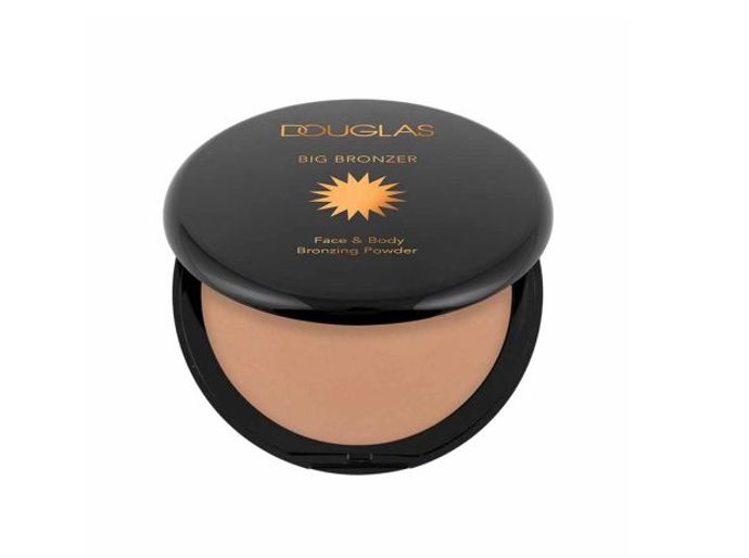 Bronzerem vystínujte místa, která potřebujete zvýraznit.
Bronzer, Douglas, 469 Kč
Bronzerem vystínujte místa, která potřebujete zvýraznit.
Bronzer, Douglas, 469 Kč