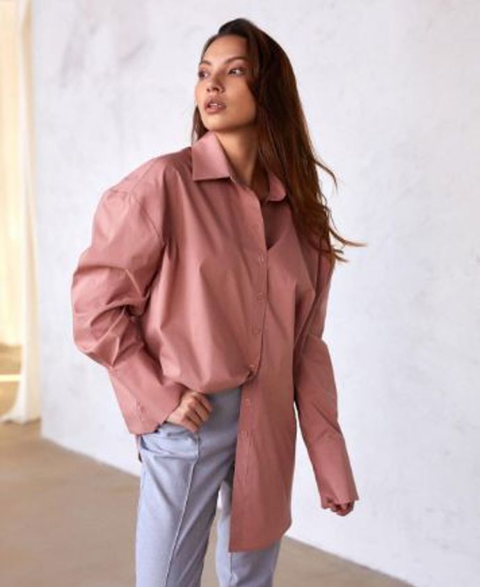 Oversize košile pudrové barvy, Carrie Anne Store, 1490 Kč
