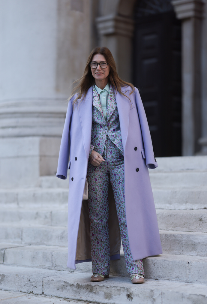 Kombinace fialové a zelené na fashion weeku v Londýně.
Kombinace fialové a zelené na fashion weeku v Londýně.