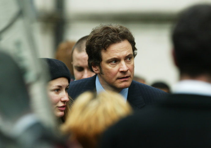 Nedílnou součástí Deníku Bridget Jones je ikonický vánoční svetr, který oblékl Mark Darcy. Režisérka Sharon Maguire ale dlouho váhala, jak by měl svetr vypadat. Dokonce během natáčení oslovila třicet pletařek svetrů a poprosila je o návrh vtipného vánočního svetru. „Zpočátku žádný z návrhů nefungoval. Svetry byly krásné, ale nebyly vtipné, a tak jsme se nakonec rozhodli, že na svetru musí být los, nikoliv sob,“ prozradila režisérka pro Entertainment Week.

