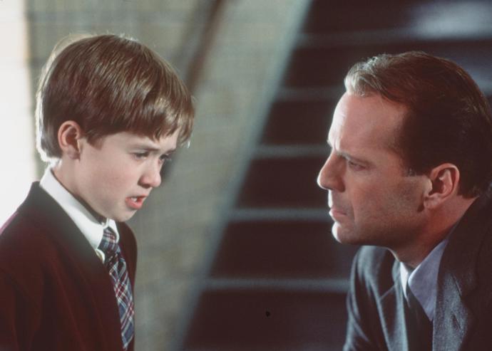 Haley Joel Osment

Osment se proslavil, když si zahrál po boku Bruce Willise ve filmu Šestý smysl. Byl to roztomilý malý chlapec, který viděl duchy. Stal se jedním z nejvyhledávanějších mladých herců v Hollywoodu a ve své kariéře pokračoval. Se vší slávou se však těžce vypořádával a v roce 2006 havaroval a byl obviněn z řízení pod vlivem. Dostal podmínečně tři roky a během toho ukončil kariéru. K herectví se později vrátil, ale už nikdy nebyl tak úspěšný jako předtím.
