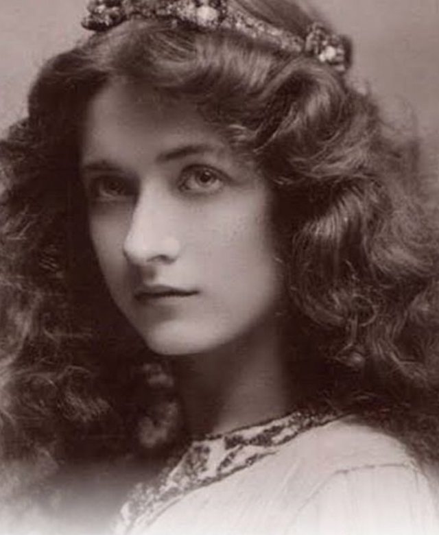 Blanche Monnier (1849-1913) ve věku asi 25 let. 
