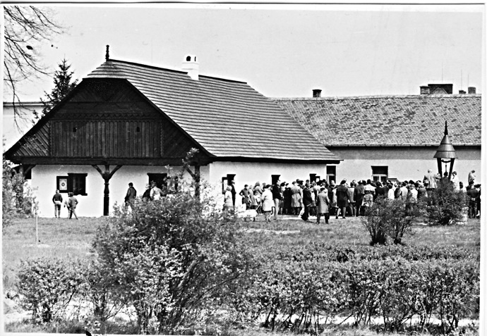 V současnosti je v Přerově nad Labem instalováno devět starých chalup, sedm špýcharů, čtyři stodoly, kaplička a další drobná lidová architektura.
V současnosti je v Přerově nad Labem instalováno devět starých chalup, sedm špýcharů, čtyři stodoly, kaplička a další drobná lidová architektura.
