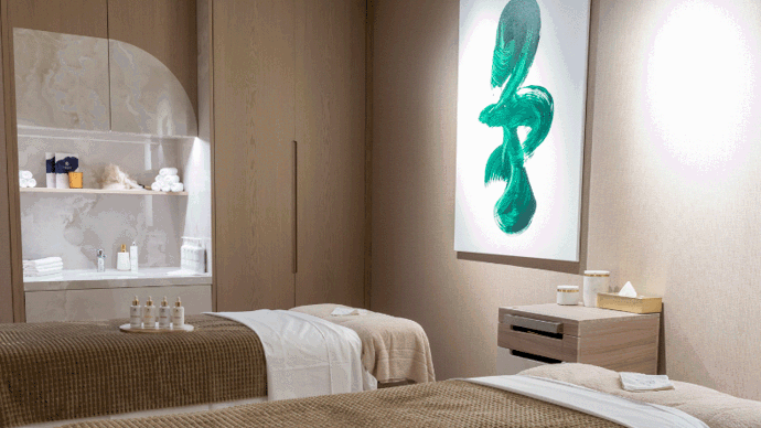 VZHŮRU DO SPA

Lifestylový hotel Andaz Prague poskytl své prostory a záštitu kosmetické značce Klara Rott, která zde vytvořila unikátní koncept lázní, kde se skutečné pocity propojují s funkčními produkty a zážitkovými rituály - Klara Rott The Spa. Nechte hýčkat vaše tělo, pleť i mysl v unikátním konceptu vytvořeném zakladatelkou Klárou Rott, která stála u zrodu spa, a v každém jeho detailu obtiskla své srdce i duši. 


 
