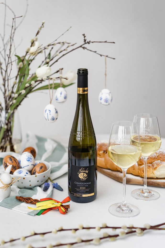 Nenechte si ujít Velikonoce jako skvělou příležitost k otevření láhve nevšedního vína. Přesně takovým je Chardonnay, 2020, pozdní sběr z Habánských sklepů. Tato odrůda je považována za jednu z nejpopulárnějších na světě.
