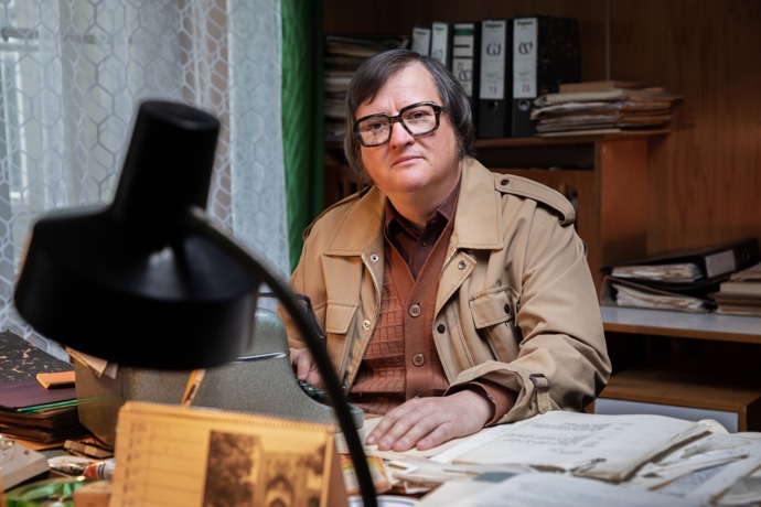 Pro někoho sladkobolné vzpomínání, pro jiného nenáviděné období. Mladší nezatížená generace dokáže v rozporuplných kouscích nábytku a dekorací vidět skrytou krásu.
Pro někoho sladkobolné vzpomínání, pro jiného nenáviděné období. Mladší nezatížená generace dokáže v rozporuplných kouscích nábytku a dekorací vidět skrytou krásu.