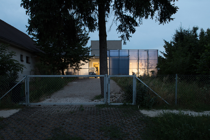 Intimita se stala jedním z hlavních kritérií, kteří při návrhu museli architekti ze studia PLURAL zohlednit. Vedle toho se snažili vytvořit moderní i nadčasovou architekturu, která bude maximálně sloužit svým obyvatelům. 
