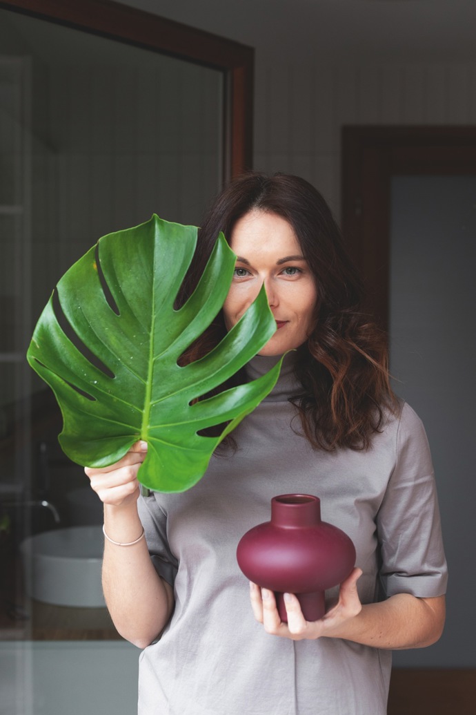 Na focení této proměny jela redakce Marianne Bydlení do Rovenska pod Troskami, kde nás v jednopodlažním domku jako první přivítal kocour Flat a jeho panička Bára. S manželem a dvěma dětmi tu žijí už jedenáct let a celou tu dobu vlastně čekají, až bude čas a prostor konečně vylepšit koupelnu.
Na focení této proměny jela redakce Marianne Bydlení do Rovenska pod Troskami, kde nás v jednopodlažním domku jako první přivítal kocour Flat a jeho panička Bára. S manželem a dvěma dětmi tu žijí už jedenáct let a celou tu dobu vlastně čekají, až bude čas a prostor konečně vylepšit koupelnu.